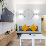 Elegant Apartment For Friends & Couples